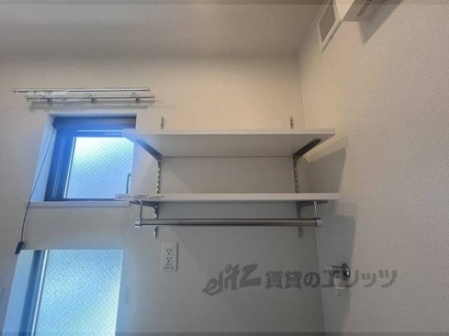 洗濯機置場　物置
