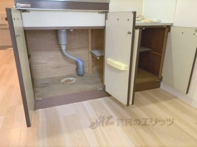 キッチン　シンク下収納