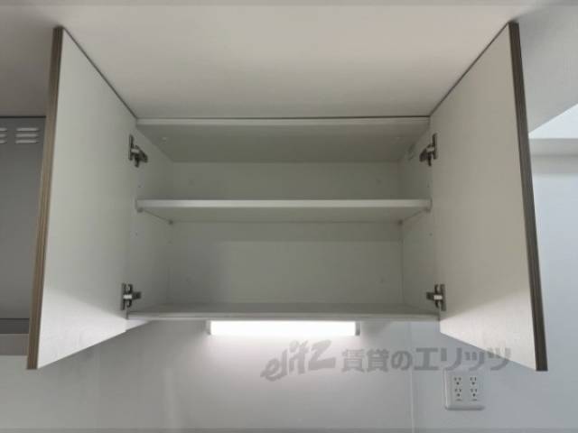 キッチン　上部収納