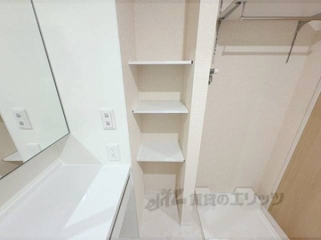 洗面所　洗面台横収納