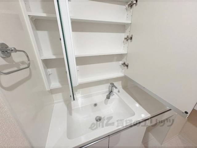 洗面所　洗面台収納