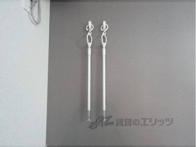 室内物干し竿掛け