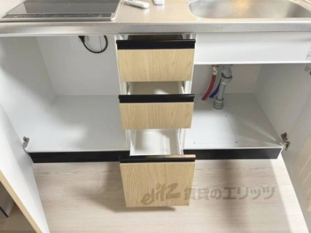 キッチン　収納下部