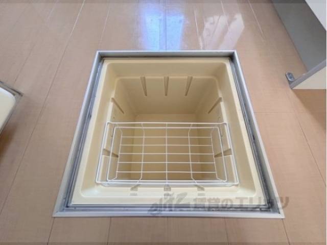 キッチン　床下収納