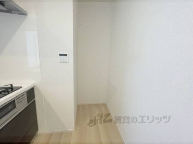冷蔵庫置場　収納