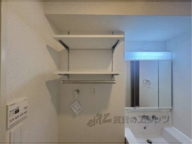 洗濯機置場　収納上部