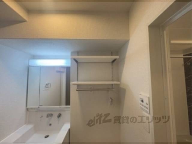 洗濯機置場　収納上部