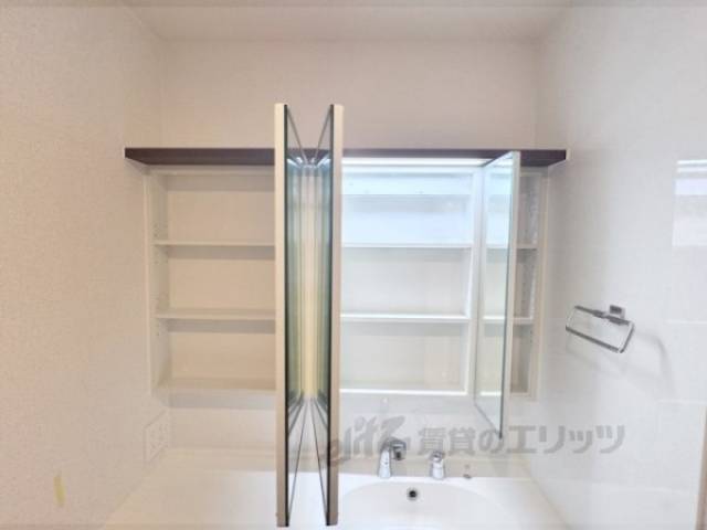 収納　洗面台上