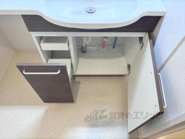 収納　洗面台下
