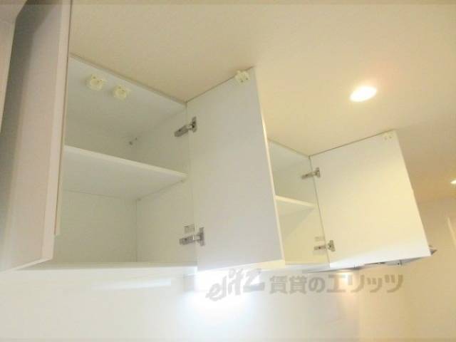 キッチン　上部収納