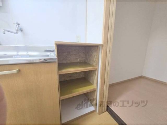 キッチン　棚　冷蔵庫置き場にも