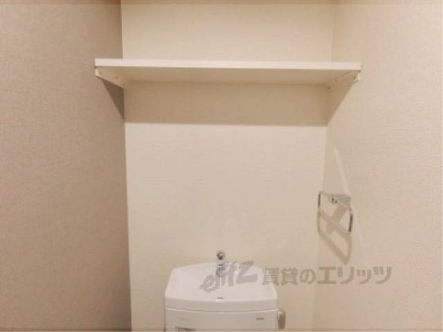トイレ　上部棚