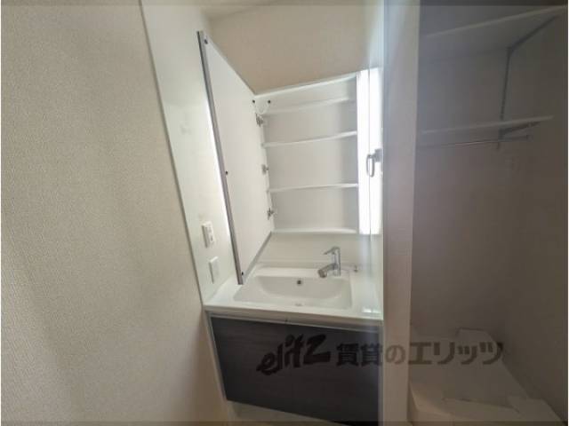 洗面所　上部収納