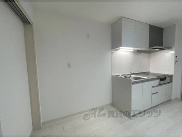 冷蔵庫置場　収納