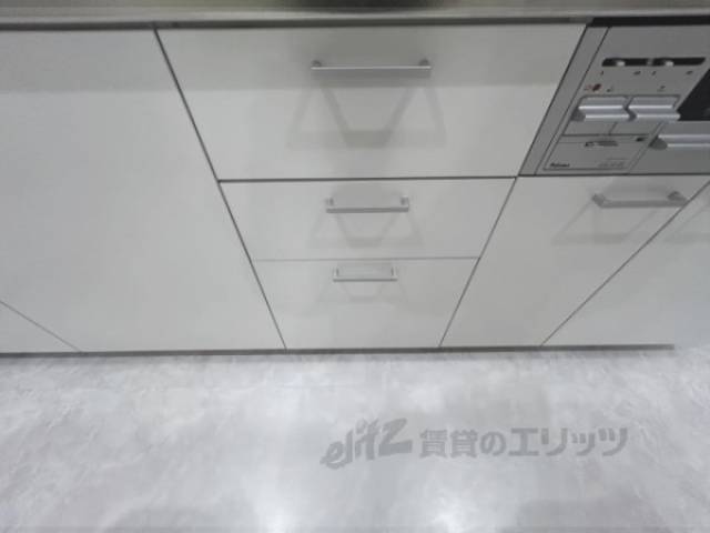 キッチン　下部収納