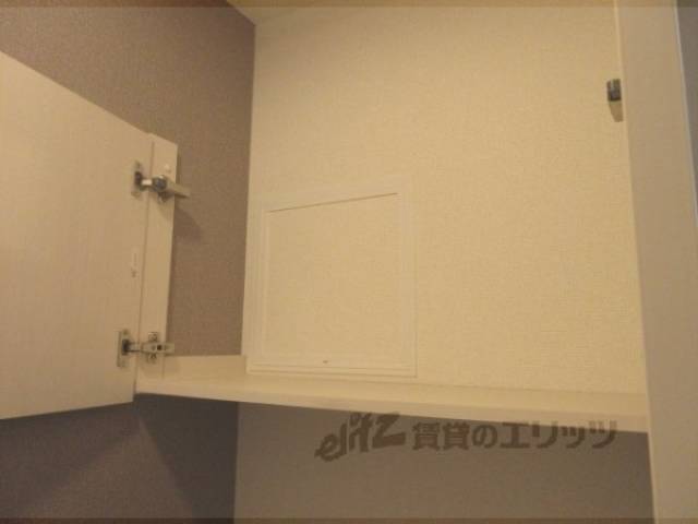 トイレ　トイレ上収納