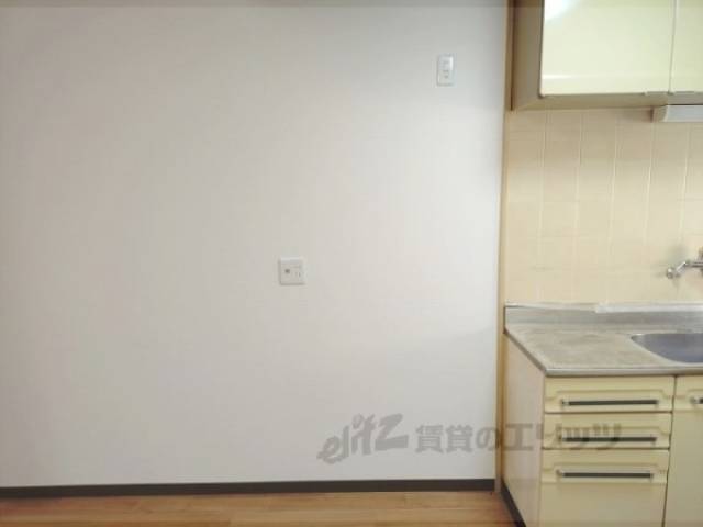 冷蔵庫置場　清掃前です