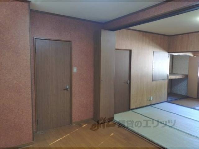 洋室　清掃前です