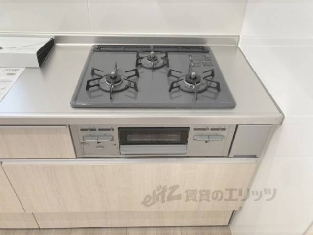キッチン　ガス3口コンロ