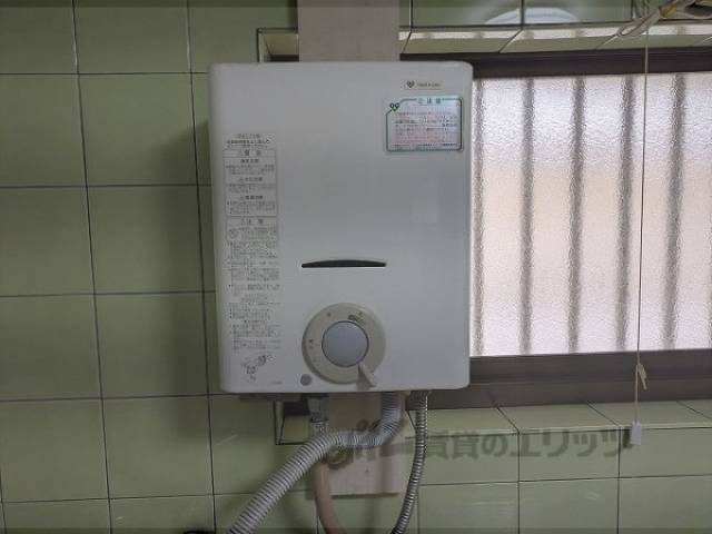 キッチン　瞬間湯沸かし器
