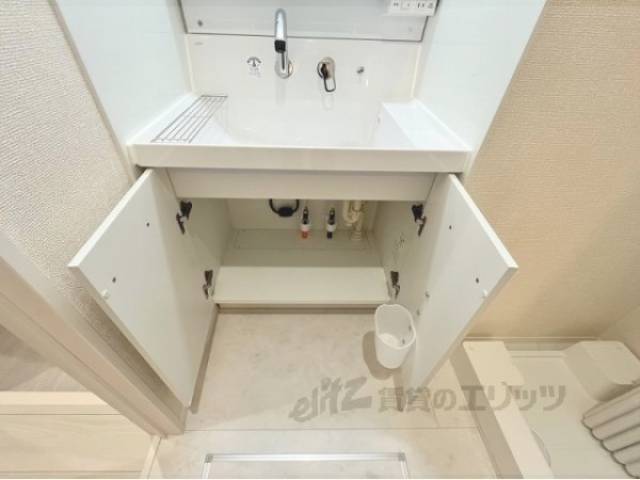 収納　洗面台下部