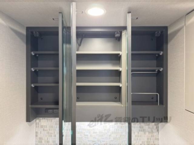 洗面所　鏡収納