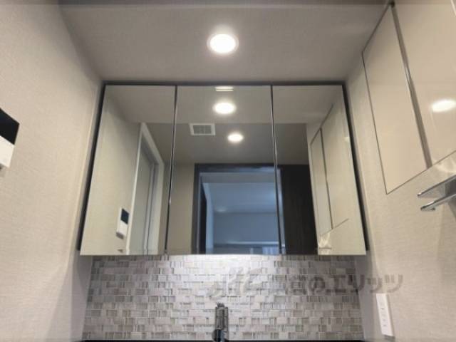 洗面所　鏡収納