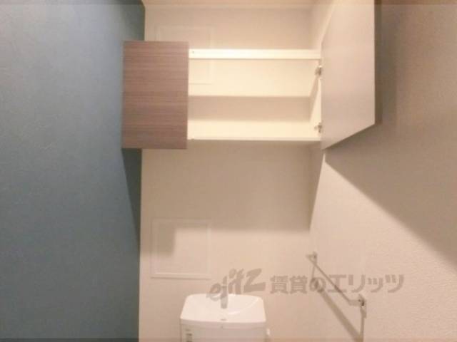 トイレ　上部棚
