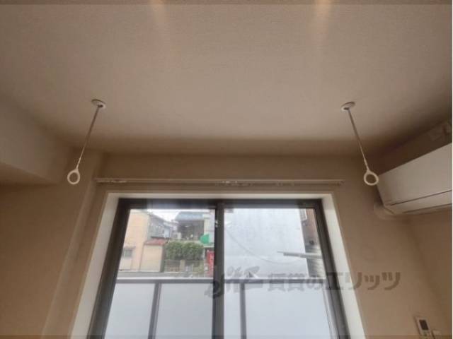 室内物干し竿掛け
