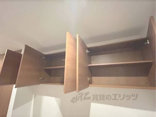 玄関　上部収納