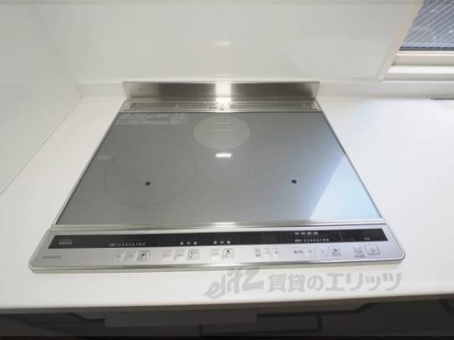 キッチン　三口コンロ