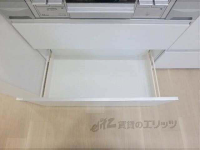 キッチン　収納下部