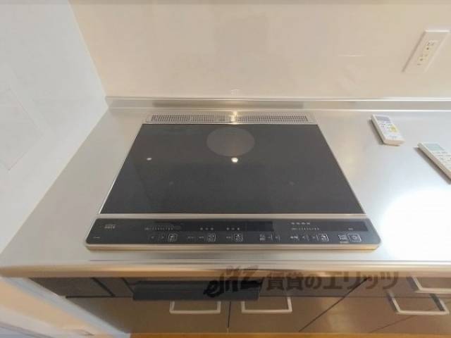 キッチン　3口コンロ