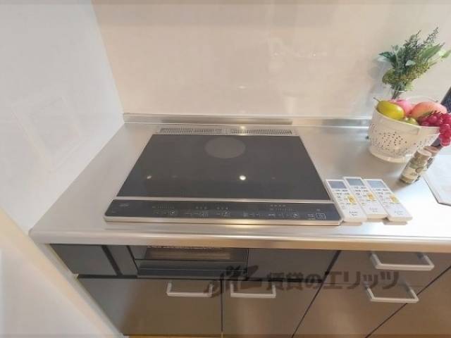 キッチン　3口コンロ