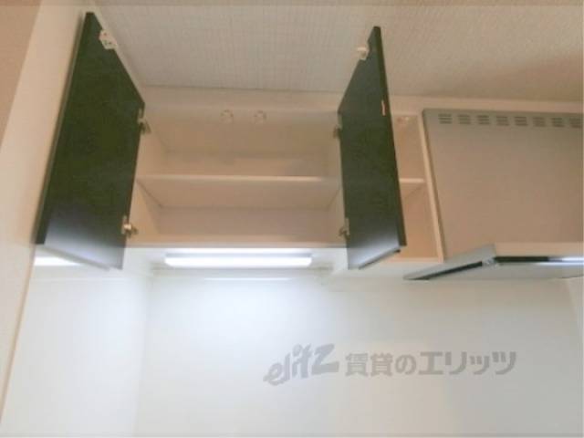 キッチン　上部収納棚