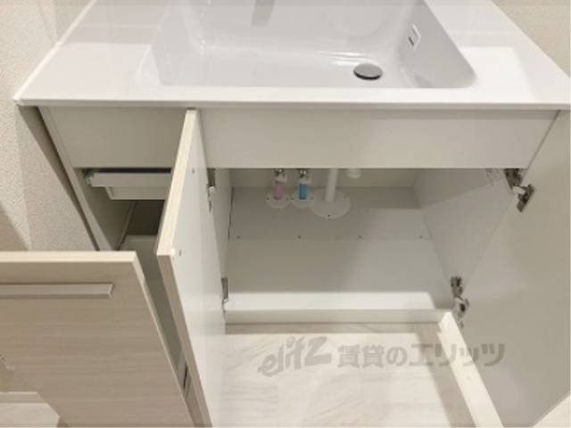 洗面所　下部収納