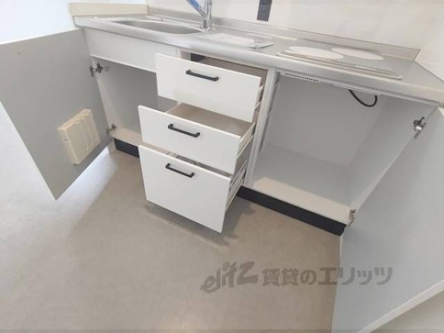 冷蔵庫置場　下部収納