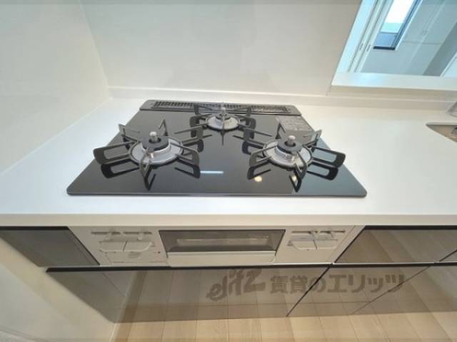 キッチン　ガス3口コンロ