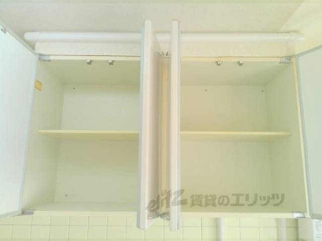 キッチン　上部収納