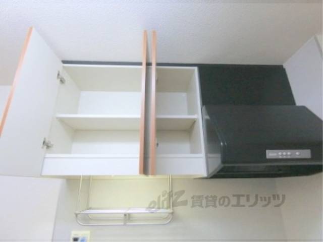 キッチン　上部収納棚