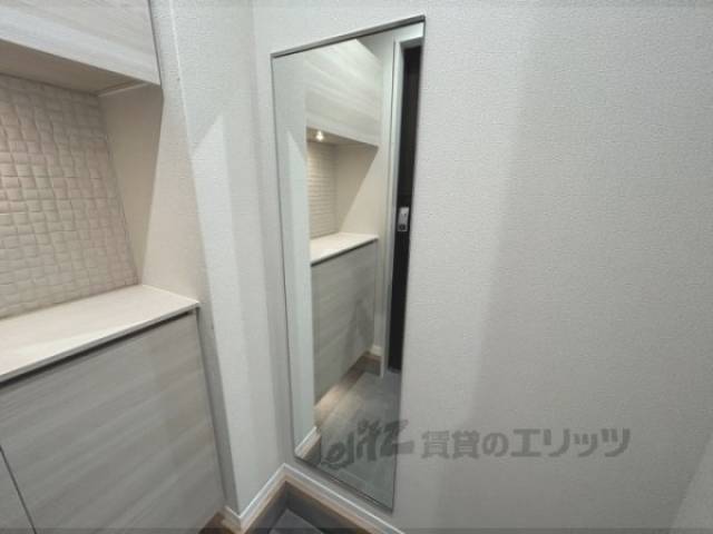 玄関　鏡