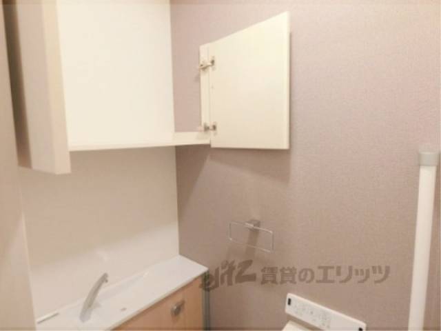 トイレ　上部収納棚