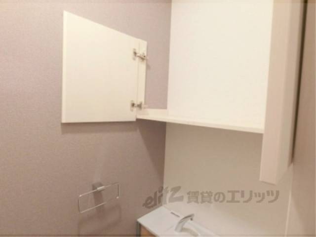 トイレ　上部収納棚