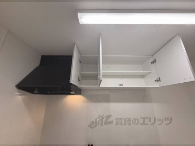 キッチン　上部収納