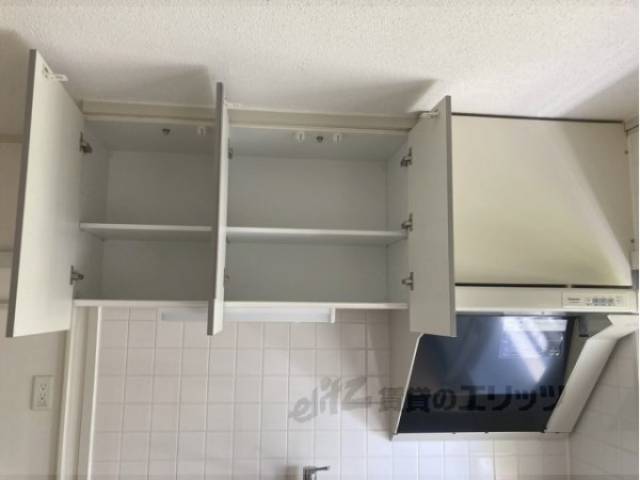 キッチン　上収納
