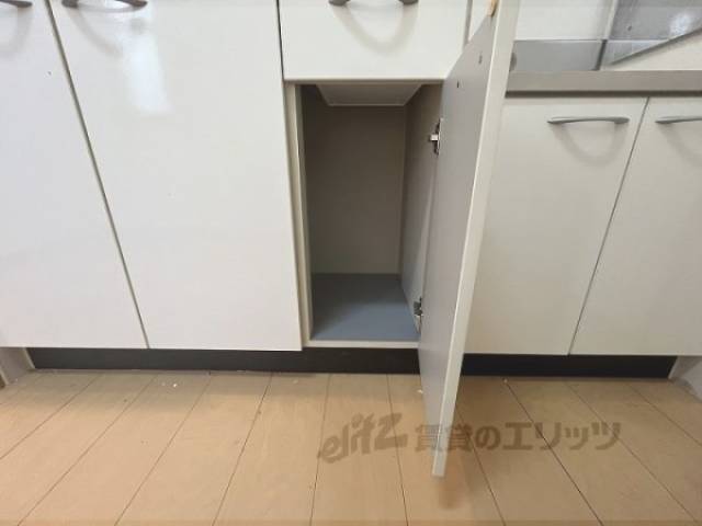 収納　キッチン