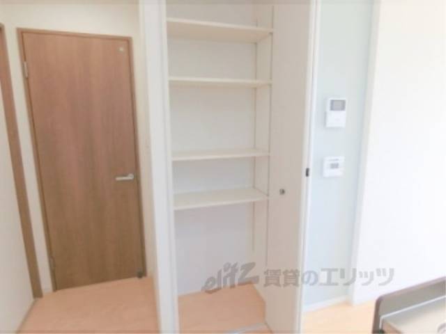 収納　キッチン横