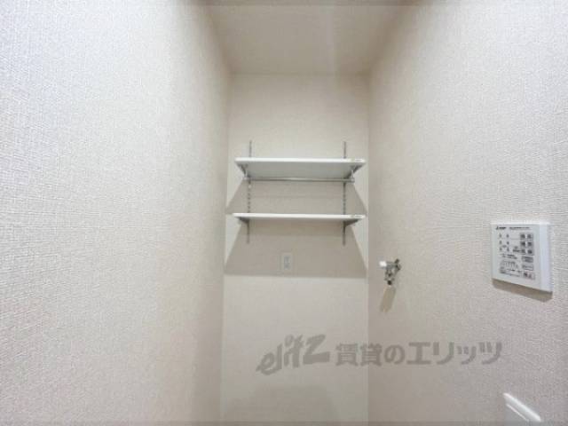 洗濯機置場　洗濯機置き場上収納