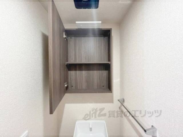トイレ　トイレ上収納
