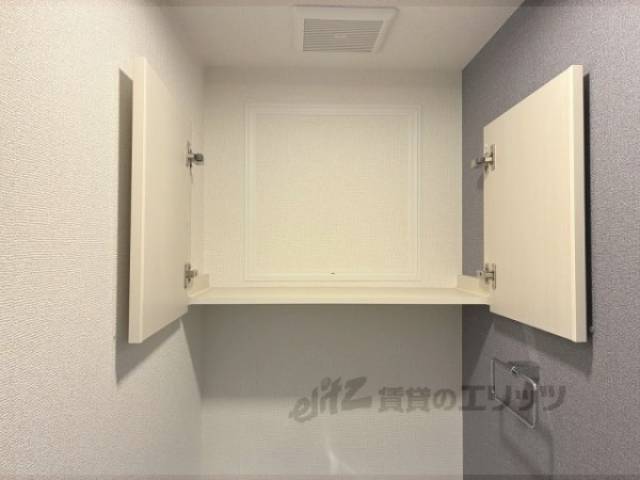 トイレ　上部収納